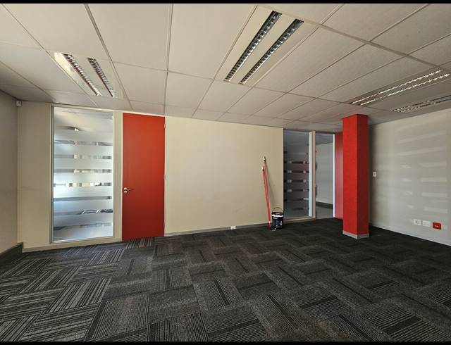 1,166M² WAREHOUSE TO LET IN LINBRO PARK